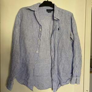 Jättefin skjorta från Ralph Lauren ”relaxed fit” i storlek xs, för 300:- 🥰 nypris 1345! Frakt tillkommer 