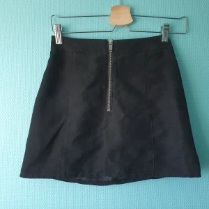 H&M minikjol XS - Minikjol i mocka storlek XS💜 frakt ingår ej 