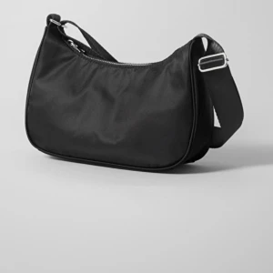 Väska - Säljer nu min älskade väska från weekday. I väldigt bra skick