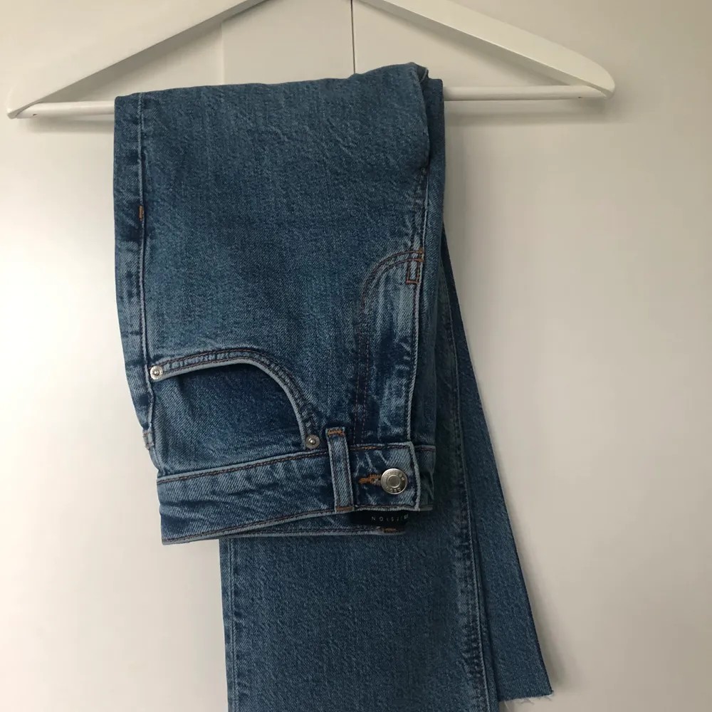 Fina helt nya jeans från asos, är aldrig använda o säljer pga lite korta.. Jeans & Byxor.