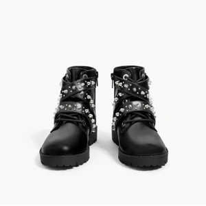 Zara boots - Perfekta skon till hösten, säljer då jag tyvärr ej får användning av de längre