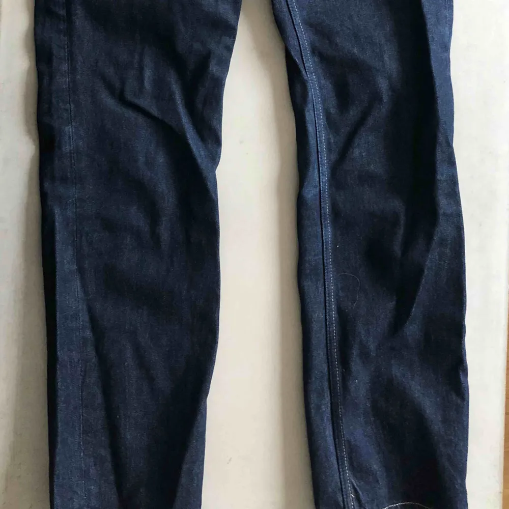 Supersnygga raka VOYAGE jeans i fin sick från weekday! . Jeans & Byxor.