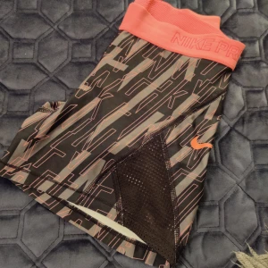  - Nike cykelbyxa i STL xs, knappt använda, frakt i går i priset 