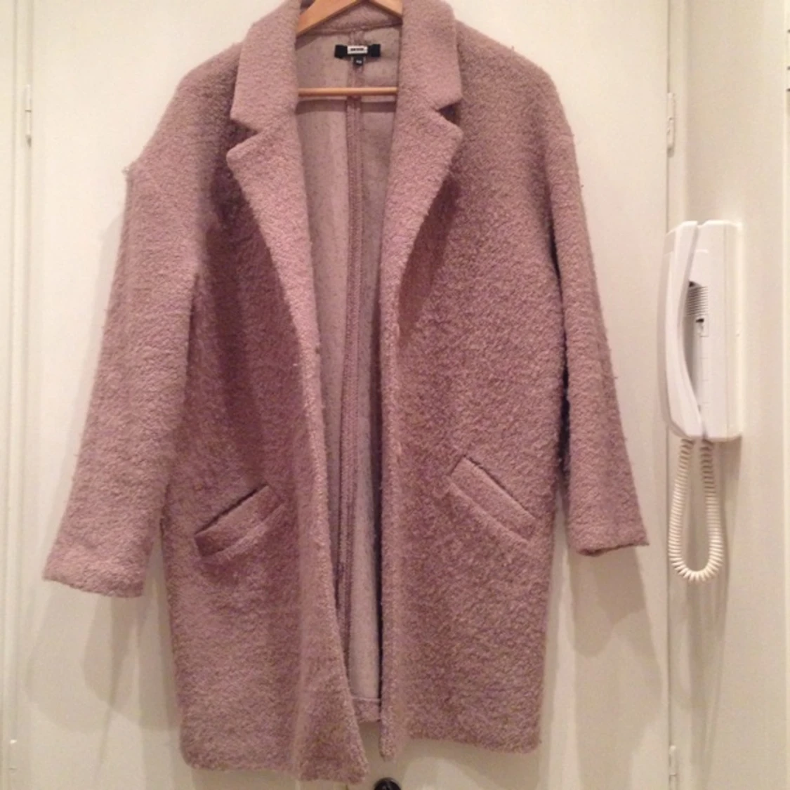 Snygg puderrosa kappa från bikbok. Använd ett fåtal gånger. Gott skick 