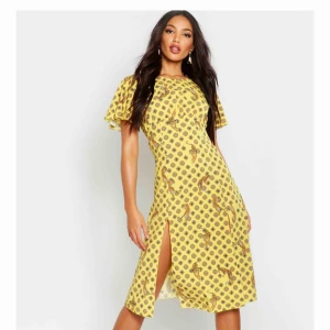  - Jag har beställt från boohoo men de passar inte riktig på mig. De är fortfarande kvar med prislapp