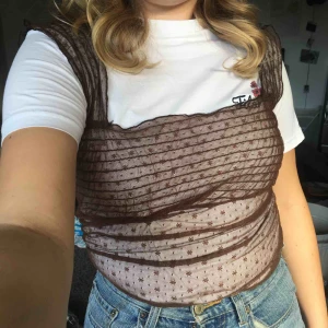  - Coolt brunt meshlinne, väldigt töjbart därför passar de typ xs-m🌸 frakt tillkommer på 20kr