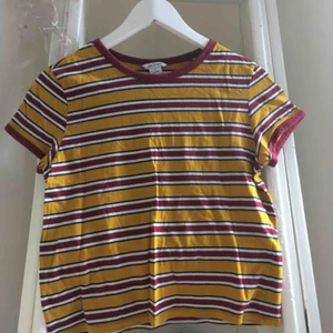  - T-shirt från monki i stl S