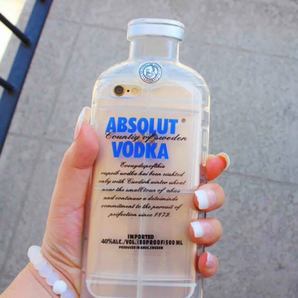 Jätte fint Absolut Vodka skal till iphone 6🤪 Bra skick, 50kr🌹. Accessoarer.