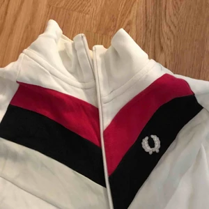  - Säljer min älskade freed Perry tröja som har är för liten. Inget slitage, som ny!!!