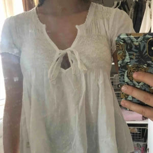  - Gullig Odd Molly blus. Storlek 1 motsvarar S