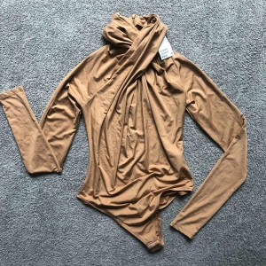  - Nude body, blixtlås bakom nacken 👌helt ny!! Frakt 36kr