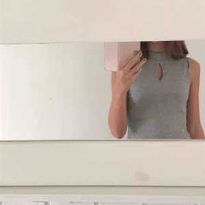  - topp från h&m, aldrig använd då den inte är min stil gratis frakt skönt material