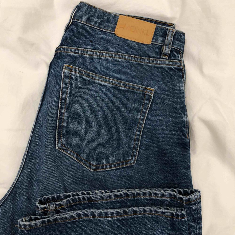 Jeans från Monki i stl 30, frakt tillkommer Modellen heter YOKO. Jeans & Byxor.