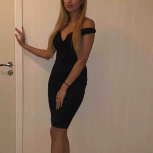  - Svart klänning.. använd endast en gång 