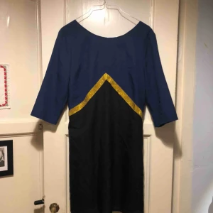  - Handsydd superhjälte-inspirerad klänning köpt vintage. Såå fin men får aldrig användning för den ✨