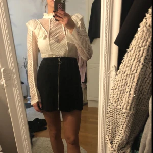  - Super söt blus från H&M. Använd ett fåtal gånger så i fint skick. 