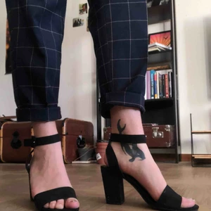  - Svart jäkligt snygga klackar som endast kommit till användning en gång.. dom förtjänar att användas mer! Så köp dom och använd dom! 🖤 Köparen står för frakt! 🧡