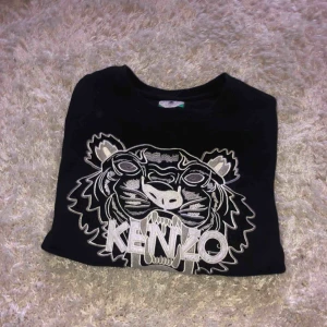  - Gammal kollektion av kenzo Säljer den för att jag har redan en annan hemma som jag gillar mer Kan tänka mig gå ner i pris vid snabb affär