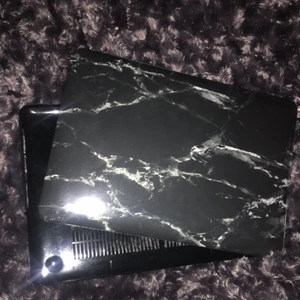 - Jätte fint och helt oanvänt marmor mönster skal till MacBook Pro Retina, 13 tums dator. Säljes pga att jag köpte fel storlek till min dator