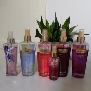  - Sparsamt använda produkter från Victoria's Secret. 40 kr/st för de stora eller förhandlingsbart paketpris. 20 kr för den lilla. Alla produkterna är fräscha och luktar väldigt gott 🌸🌸🌸