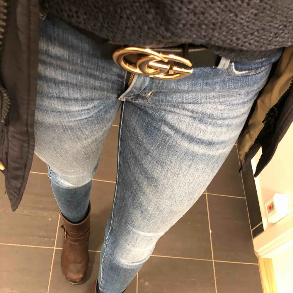 Levis jeans 710 super skinny i storlek 25. Regular waist, endast använda ett fåtal gånger så i väldigt fint skick! . Jeans & Byxor.