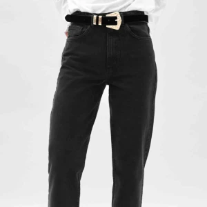  - Svarta Zara jeans, helt nya med taggar kvar. Storlek 36. |300kr| Möts upp i Sthlm eller fraktar