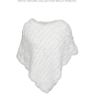 Säljer min helt nya poncho i vit (äkta päls) 