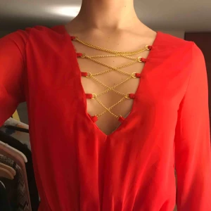  - Köpt på BikBok för några år sedan. Minns ej för hur mycket men skulle gissa på 300-400kr. Säljer för 70 + ev frakt. Ej sliten :)