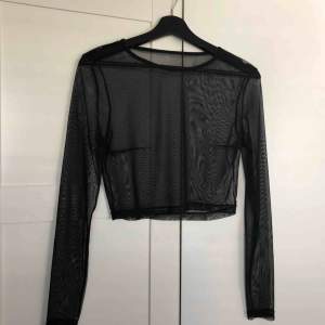 svart mesh/genomskinlig tröja 🤩 köparen står för frakten 🌹