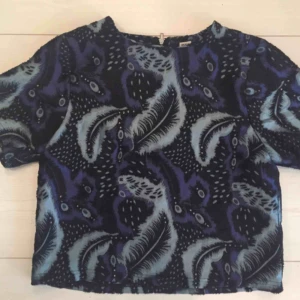  - Fin tröja, använd men bra skick.