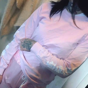  - Long sleeve från Monami Frost. Står frost på armarna 