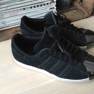  - Adidas shoes, not worn much. In great condition, size 40. Metal tip shoes 