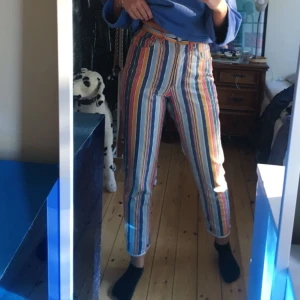  - SKITCOOLA och unika randiga jeans från Pop Stockholm!! Har verkligen älskat dessa, men nu måste jag ha pengar och plats i garderoben hahah. Men skynda fynda, köpte dessa för 500 spänn!