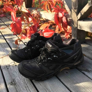  - Sneakers från Reebok, storlek 44. 