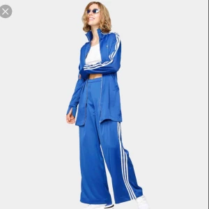  - Supersnygg cardigan från Adidas, storlek 38. Inköpt i höstas men aldrig använd. 