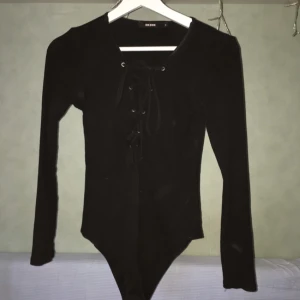  - Svart body från bikbok! Frakt 35kr