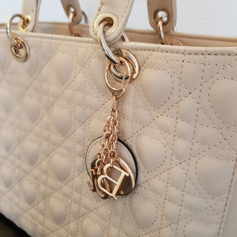 Dior inspirerad väska ” Dior lady bag”, aldrig använd, nyskick. . Väskor.