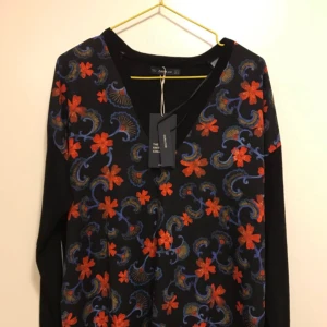  - Sweater with floral print, size S, NEW, with tags 99 SEK 