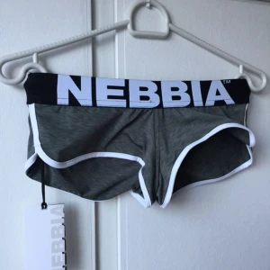  - Oanvända shorts, prislappen sitter kvar. Super skön material. Säljer pga fel storlek. Nypris 249  