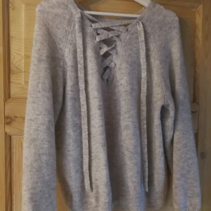  - Mysigt stickad tröja från vila, knappt använd. 