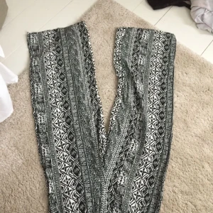  - Snygga raka mönstrade byxor, super sköna och svala