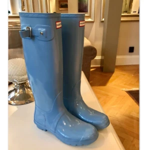  - Ett par nya Hunters som jag aldrig har använt! Nyköpt-pris var 1400 för att dom är köpta i Gstaad Schweiz