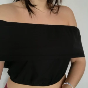  - Croptop i mesh från Glamouros. Lite overlay, syns på bild två 🌼 frakt 45:- eller möte i jkpg/habo