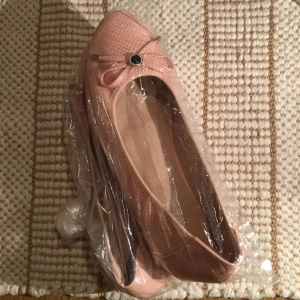  - Jätte bra skick även botten ser som jag använde den mycket men jag lovar.. (jag köpte den i Italia)