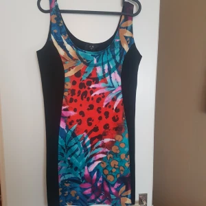  - Fin klänning som är använd endast en gång. Finns i Gävle och Uppsala men kan även skickas, köparen står för frakt. 