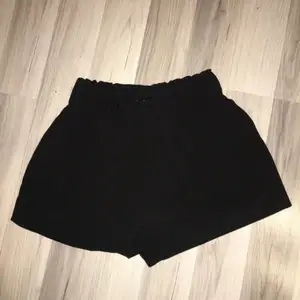 Jättefina shorts som säljs pga att de blivit för små!  Helt oanvända, bara provade.