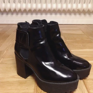  - Sparsamt använda, mycket lite slitning