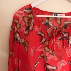  - En blus från en okänd affär. Aldrig använd.