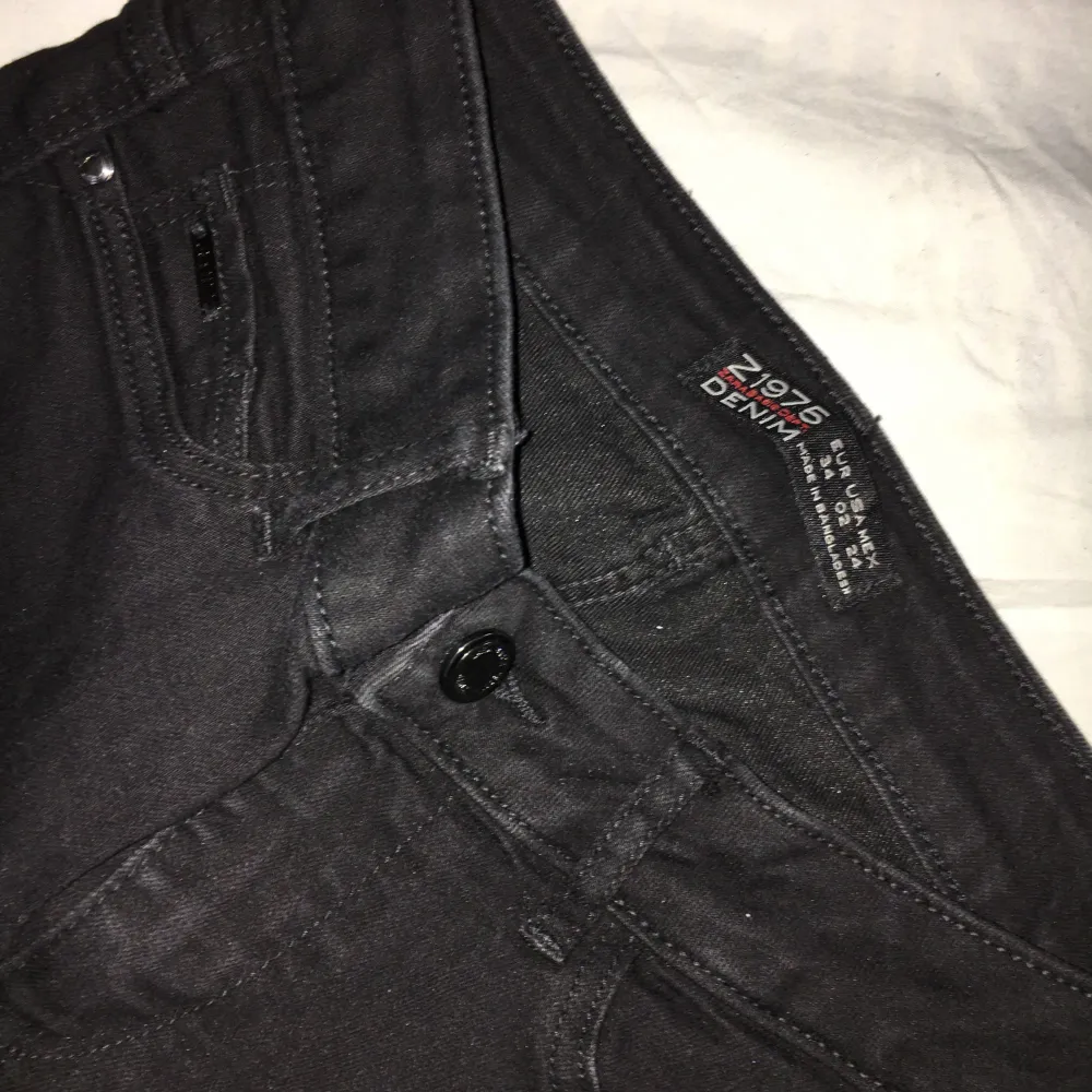 Svarta jeans från zara, frakt ingår. Jeans & Byxor.