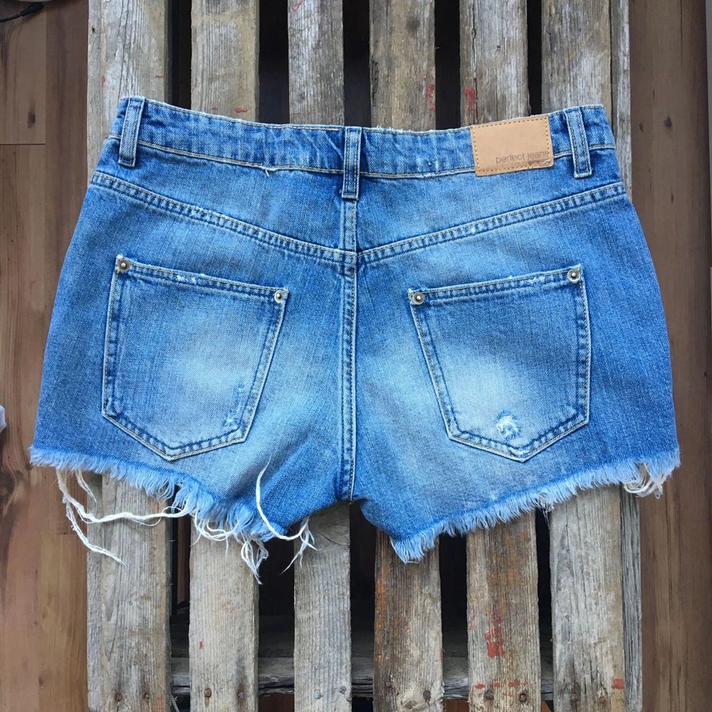 Jeansshorts från Gina Tricot. Aldrig använda.. Shorts.